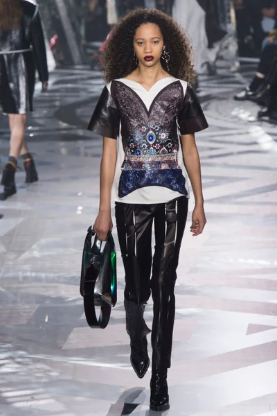Look 43